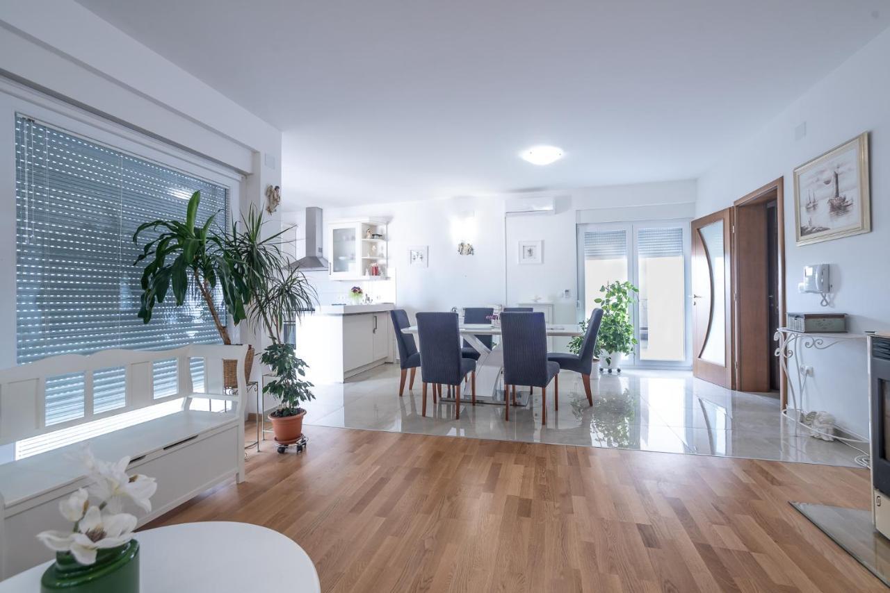 Apartments Sandrina Vrsi Extérieur photo